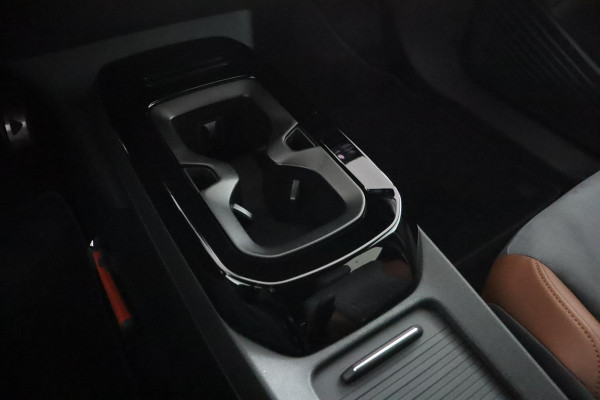 Volkswagen ID.4 First 77 kWh|SOH 92%|Trekhaak|Stoel/stuur verwarmd|Alcantara