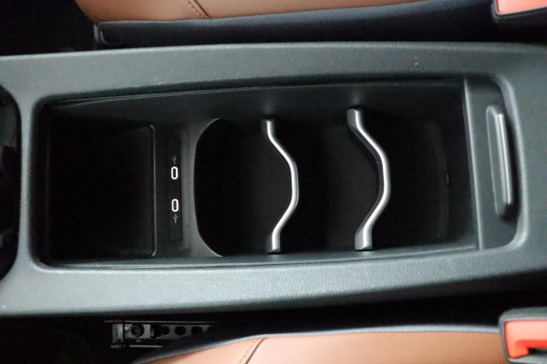 Volkswagen ID.4 First 77 kWh|SOH 92%|Trekhaak|Stoel/stuur verwarmd|Alcantara