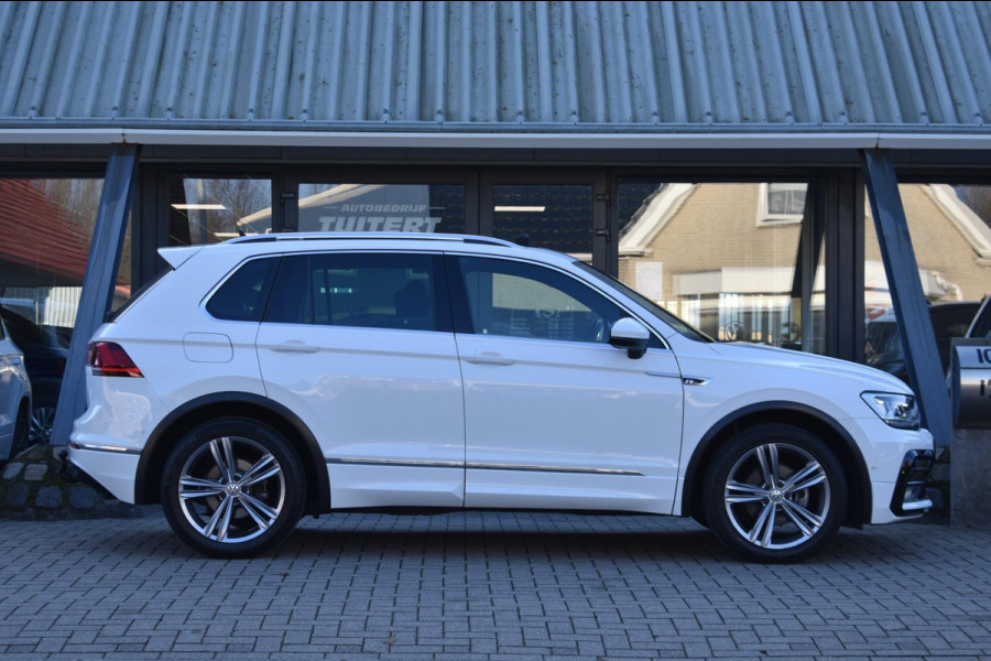 Volkswagen Tiguan 1.5 TSI ACT R-Line | TREKHAAK | CAMERA | DEALER ONDERHOUDEN | STOELVERWARMING | PANORAMADAK | APPLE CARPLAY