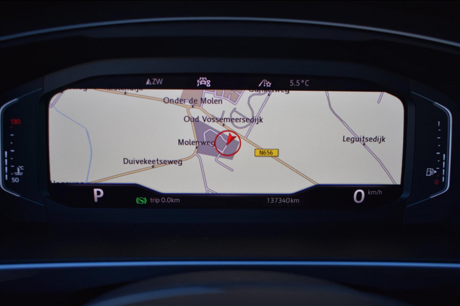 Volkswagen Tiguan 1.5 TSI ACT R-Line | TREKHAAK | CAMERA | DEALER ONDERHOUDEN | STOELVERWARMING | PANORAMADAK | APPLE CARPLAY