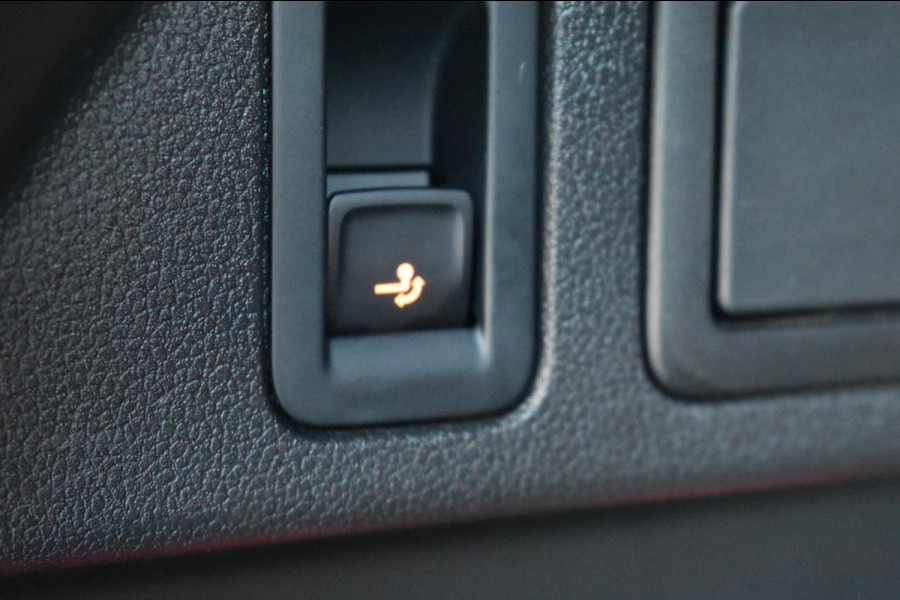 Volkswagen Tiguan 1.5 TSI ACT R-Line | TREKHAAK | CAMERA | DEALER ONDERHOUDEN | STOELVERWARMING | PANORAMADAK | APPLE CARPLAY