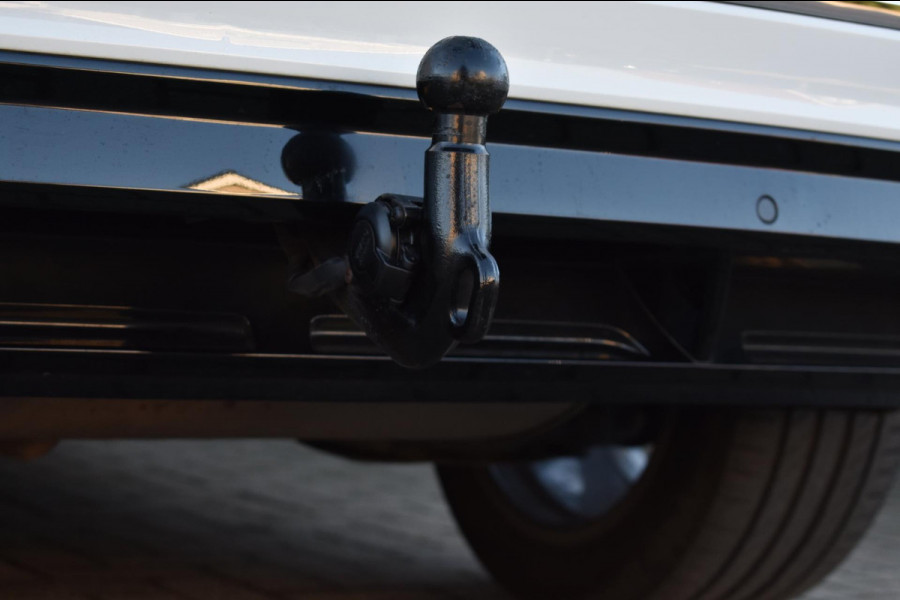 Volkswagen Tiguan 1.5 TSI ACT R-Line | TREKHAAK | CAMERA | DEALER ONDERHOUDEN | STOELVERWARMING | PANORAMADAK | APPLE CARPLAY