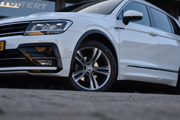 Volkswagen Tiguan 1.5 TSI ACT R-Line | TREKHAAK | CAMERA | DEALER ONDERHOUDEN | STOELVERWARMING | PANORAMADAK | APPLE CARPLAY