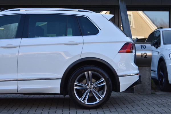 Volkswagen Tiguan 1.5 TSI ACT R-Line | TREKHAAK | CAMERA | DEALER ONDERHOUDEN | STOELVERWARMING | PANORAMADAK | APPLE CARPLAY