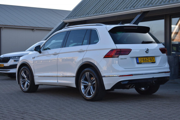 Volkswagen Tiguan 1.5 TSI ACT R-Line | TREKHAAK | CAMERA | DEALER ONDERHOUDEN | STOELVERWARMING | PANORAMADAK | APPLE CARPLAY