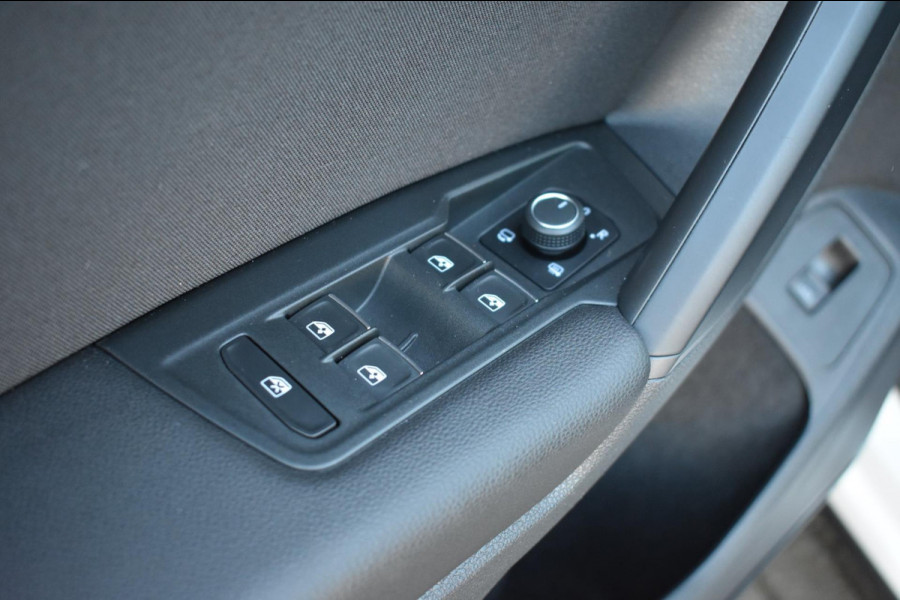 Volkswagen Tiguan 1.5 TSI ACT R-Line | TREKHAAK | CAMERA | DEALER ONDERHOUDEN | STOELVERWARMING | PANORAMADAK | APPLE CARPLAY