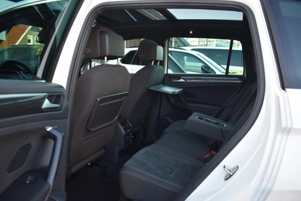 Volkswagen Tiguan 1.5 TSI ACT R-Line | TREKHAAK | CAMERA | DEALER ONDERHOUDEN | STOELVERWARMING | PANORAMADAK | APPLE CARPLAY