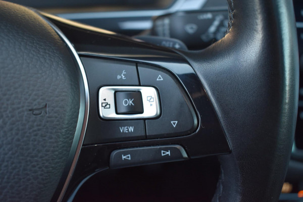 Volkswagen Tiguan 1.5 TSI ACT R-Line | TREKHAAK | CAMERA | DEALER ONDERHOUDEN | STOELVERWARMING | PANORAMADAK | APPLE CARPLAY