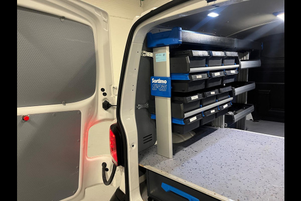 Volkswagen Transporter L2H1 Servicewagen 2.0 TDI 110PK euro6 Sortimo kasten, Airco, Camera, CruiseControl, RIJKLAARPRIJS!