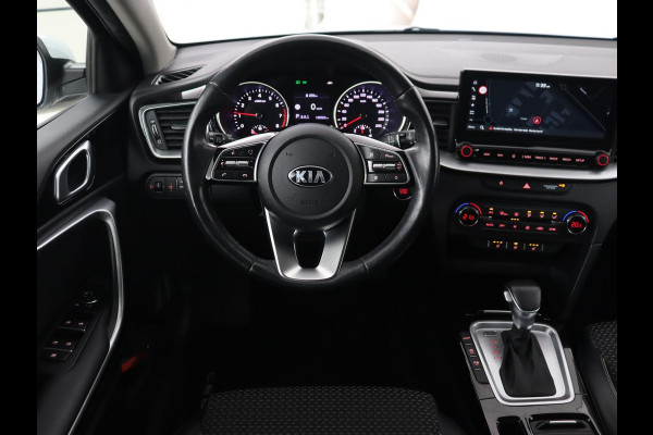 Kia Ceed 1.4 T-GDi DynamicPlusLine | Stoel & stuurverwarming | Adaptive cruise | Trekhaak | Camera | Carplay | Full LED | Navigatie | Climate control | DAB | File Assistent