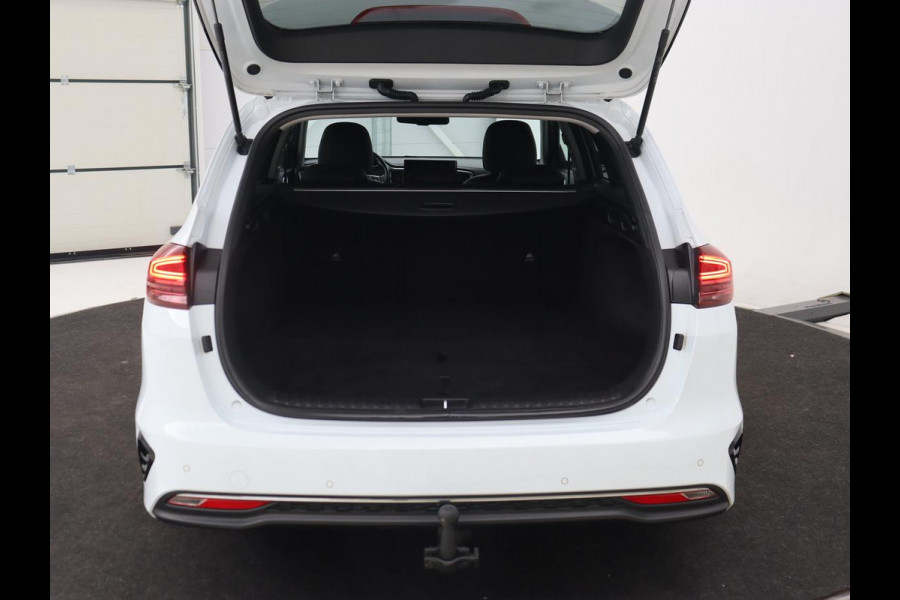 Kia Ceed 1.4 T-GDi DynamicPlusLine | Stoel & stuurverwarming | Adaptive cruise | Trekhaak | Camera | Carplay | Full LED | Navigatie | Climate control | DAB | File Assistent