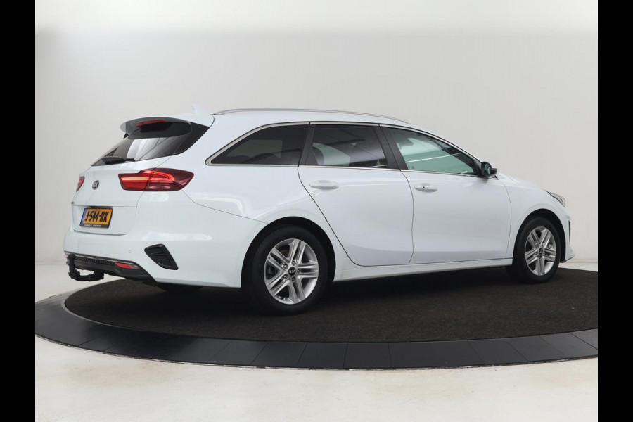 Kia Ceed 1.4 T-GDi DynamicPlusLine | Stoel & stuurverwarming | Adaptive cruise | Trekhaak | Camera | Carplay | Full LED | Navigatie | Climate control | DAB | File Assistent