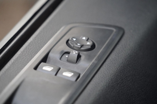 Peugeot Expert 2.0 BlueHDI 120 Long Asphalt DC / 5 Zitpl. / Automaat / 1e Eigenaar / Carplay / Head-Up / Trekhaak