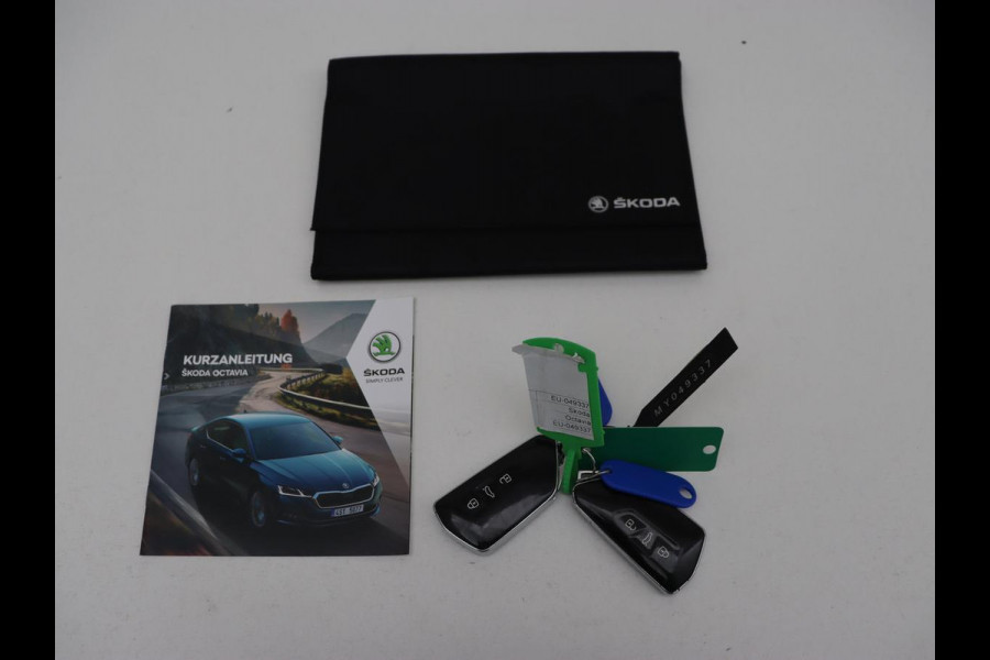 Škoda Octavia 1.4 TSI RS iV PHEV Business | Panoramadak | Head-Up | Leder/Alcantara | Stoelverwarming | Memory | Camera | Carplay | Matrix LED | Achterbankverwarming | Adaptive cruise | Plug In