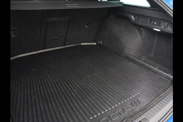 Škoda Octavia 1.4 TSI RS iV PHEV Business | Panoramadak | Head-Up | Leder/Alcantara | Stoelverwarming | Memory | Camera | Carplay | Matrix LED | Achterbankverwarming | Adaptive cruise | Plug In