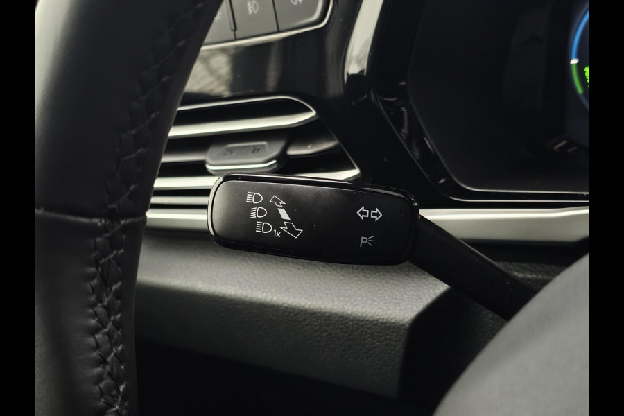 Ford Transit Connect 1.5 EcoBoost PHEV L2 Limited | Trekhaak | Camera | Lichtmetalen Velgen | Climate Control | Navigatie |