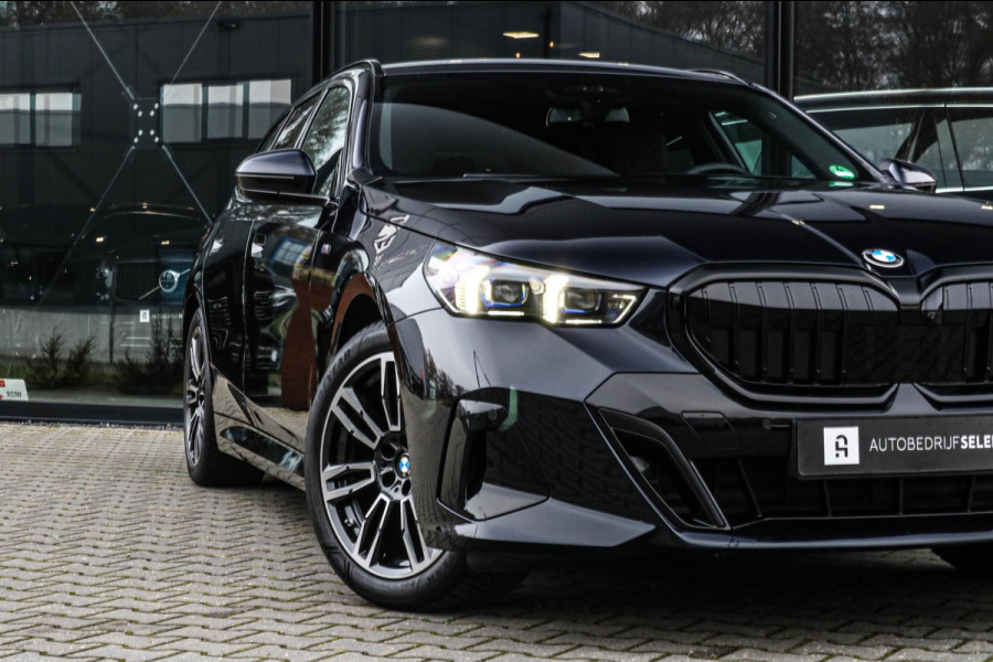 BMW 5 Serie Touring 520i | M-Sport | Trekhaak | Harman Kardon | Memory | Stoelventilatie | Driving Ass. Pro | Fabrieksgarantie