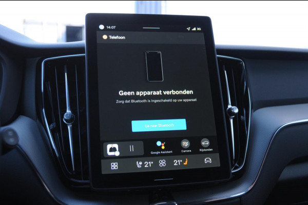 Volvo XC60 T6 350PK Automaat AWD Plus Black Edition / Adaptieve cruise control / BLIS / Panoramadak / Stoel - en stuurverwarming / Keyless entry / Elektrische stoelen / Parkeersensoren met 360 camera