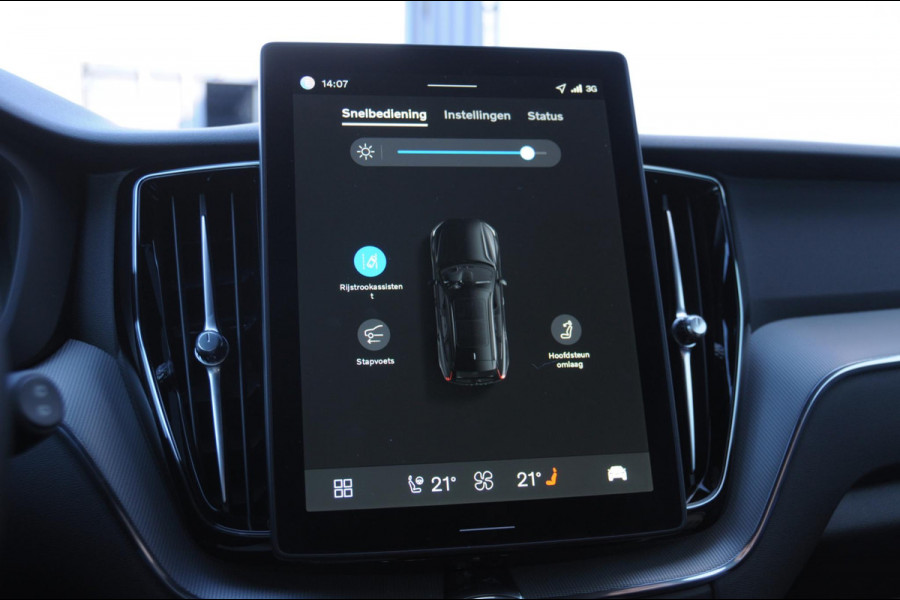 Volvo XC60 T6 350PK Automaat AWD Plus Black Edition / Adaptieve cruise control / BLIS / Panoramadak / Stoel - en stuurverwarming / Keyless entry / Elektrische stoelen / Parkeersensoren met 360 camera