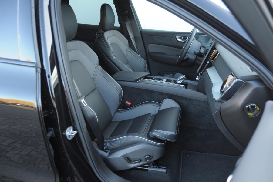 Volvo XC60 T6 350PK Automaat AWD Plus Black Edition / Adaptieve cruise control / BLIS / Panoramadak / Stoel - en stuurverwarming / Keyless entry / Elektrische stoelen / Parkeersensoren met 360 camera