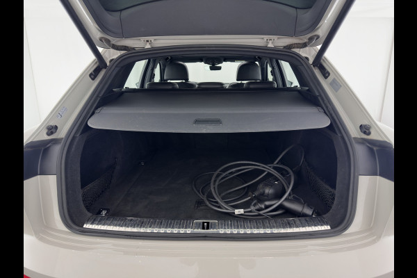 Audi e-tron 55 quattro advanced 95 kWh [ 3-Fase ] (INCL-BTW) *PANO | LUXURY-LEATHER | ADAPTIVE-CRUISE | FULL-LED | DIGI-COCKPIT | KEYLESS | MEMORY-PACK | AIR-SUSPENSION | CAMERA | AMBIENT-LIGHT |  NAVI-FULLMAP | SHIFT-PADDLES | DAB+ | COMFOR