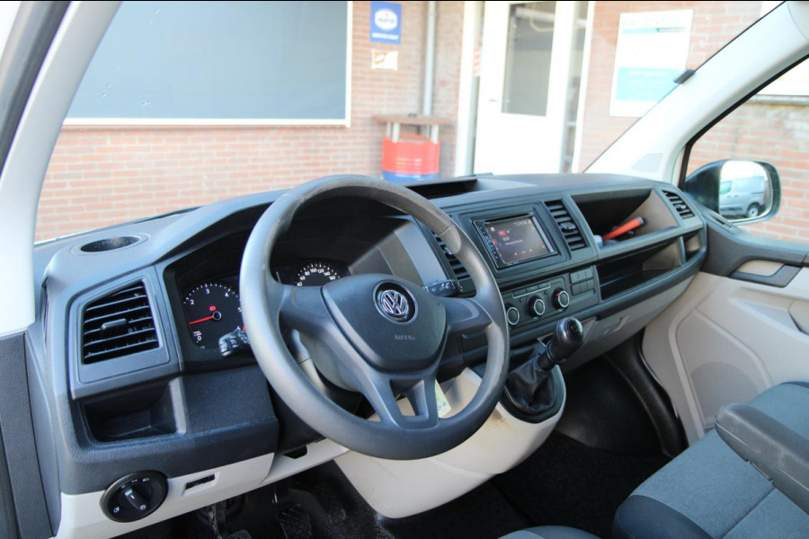 Volkswagen Transporter 2.0 TDI 102PK L2H1 Trekhaak / Cruise / Navi