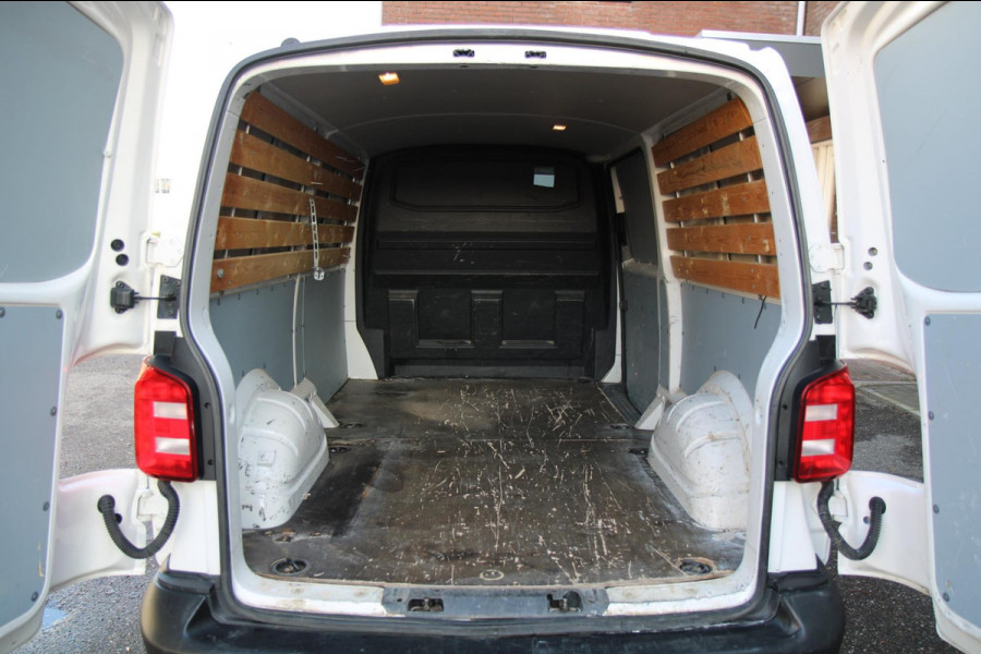 Volkswagen Transporter 2.0 TDI 102PK L2H1 Trekhaak / Cruise / Navi