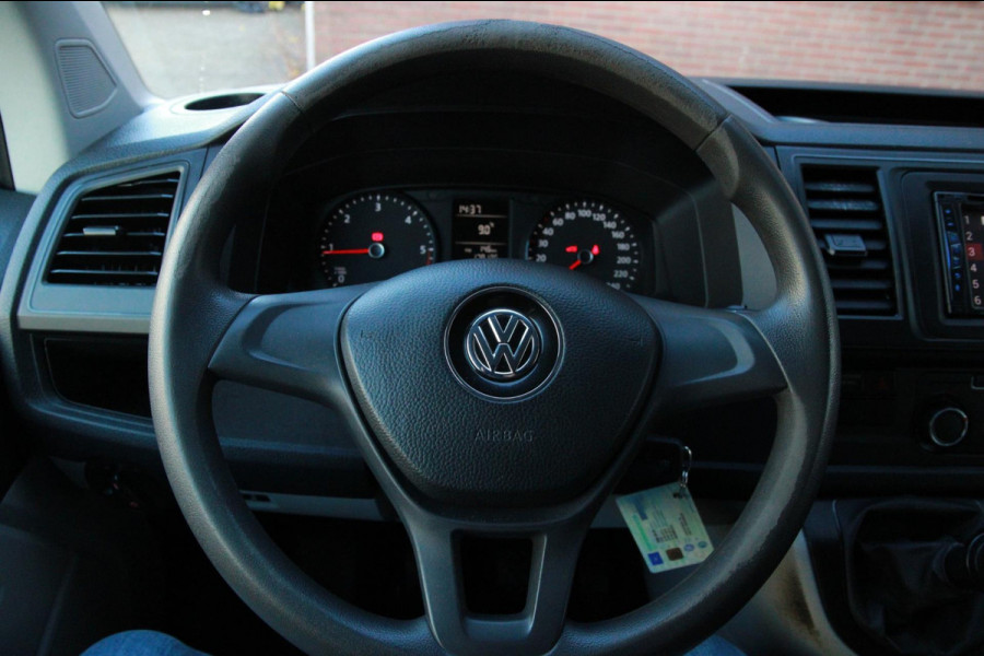 Volkswagen Transporter 2.0 TDI 102PK L2H1 Trekhaak / Cruise / Navi