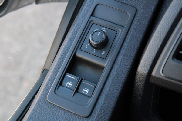 Volkswagen Transporter 2.0 TDI 102PK L2H1 Trekhaak / Cruise / Navi