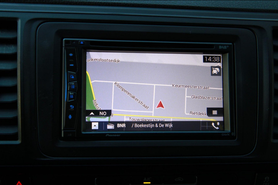 Volkswagen Transporter 2.0 TDI 102PK L2H1 Trekhaak / Cruise / Navi