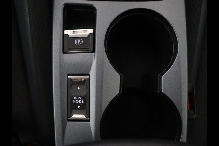 Peugeot e-2008 EV Allure 50 kWh | 3 Fase | Panoramadak | Adaptive cruise | Keyless | Camera | Carplay | Half leder | Navigatie