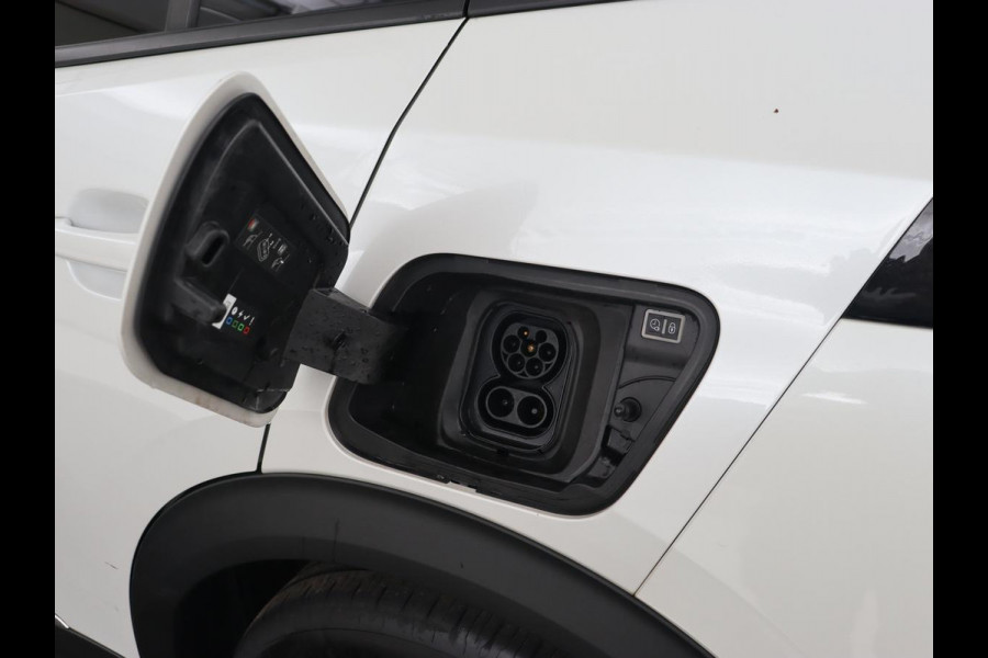 Peugeot e-2008 EV Allure 50 kWh | 3 Fase | Panoramadak | Adaptive cruise | Keyless | Camera | Carplay | Half leder | Navigatie
