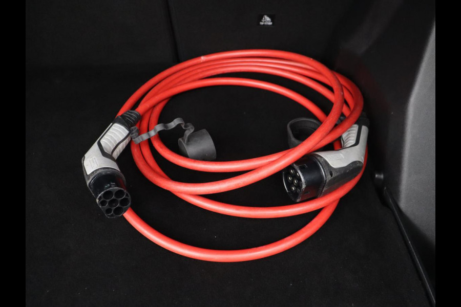 Peugeot e-2008 EV Allure 50 kWh | 3 Fase | Panoramadak | Adaptive cruise | Keyless | Camera | Carplay | Half leder | Navigatie