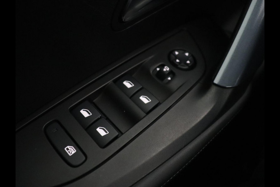 Peugeot e-2008 EV Allure 50 kWh | 3 Fase | Panoramadak | Adaptive cruise | Keyless | Camera | Carplay | Half leder | Navigatie