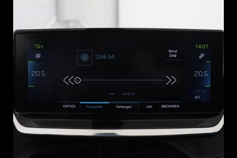 Peugeot e-2008 EV Allure 50 kWh | 3 Fase | Panoramadak | Adaptive cruise | Keyless | Camera | Carplay | Half leder | Navigatie