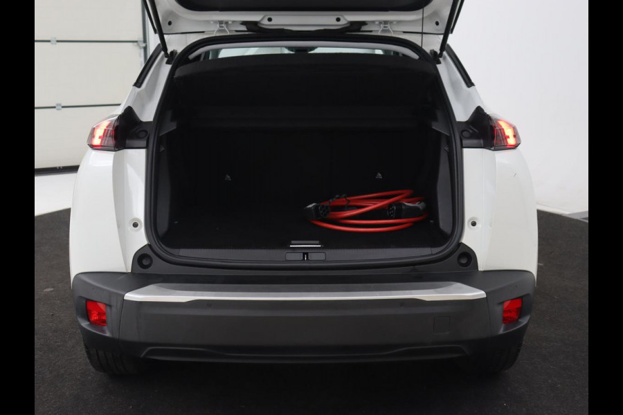 Peugeot e-2008 EV Allure 50 kWh | 3 Fase | Panoramadak | Adaptive cruise | Keyless | Camera | Carplay | Half leder | Navigatie