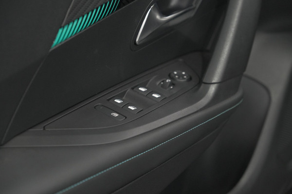 Peugeot 2008 PureTech 130 EAT8 Allure | Camera | Navigatie | Apple Carplay | Parkeersensoren