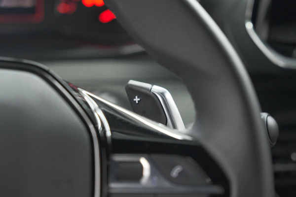 Peugeot 2008 PureTech 130 EAT8 Allure | Camera | Navigatie | Apple Carplay | Parkeersensoren