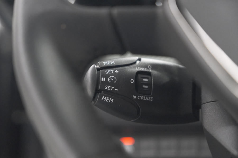 Peugeot 2008 PureTech 130 EAT8 Allure | Camera | Navigatie | Apple Carplay | Parkeersensoren