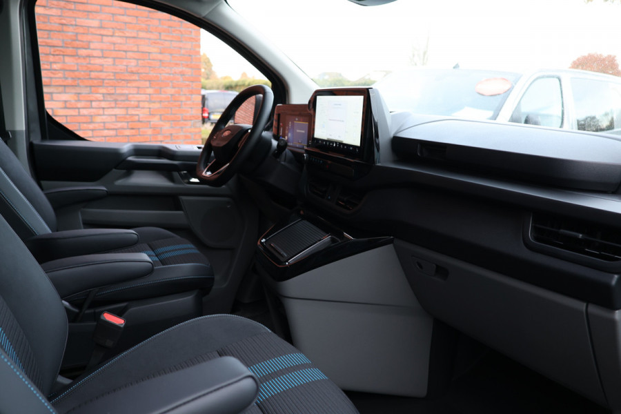 Ford Transit Custom 300 2.0 TDCI L2H1 Sport 170 PK DC | Dubbel Cabine | 360 Camera | ACC | Blind Spot | Navigatie | Camera | CarPlay | Lane Assist | Elek. Trekhaak | 5-Zitter | BPM VRIJ | Verlengde fabrieksgarantie tot 12-2029