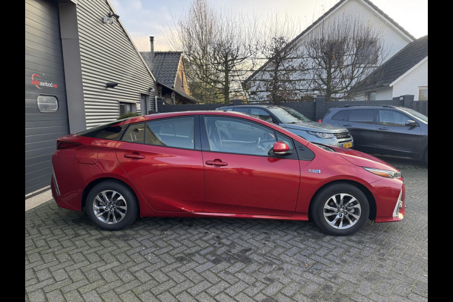 Toyota Prius 1.8 Plug-in Executive | Navigatie | Camera | DAB | Lichtmetalen Velgen |