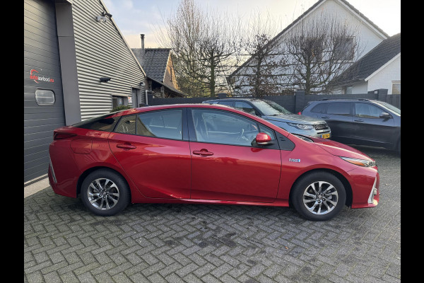 Toyota Prius 1.8 Plug-in Executive | Navigatie | Camera | DAB | Lichtmetalen Velgen |