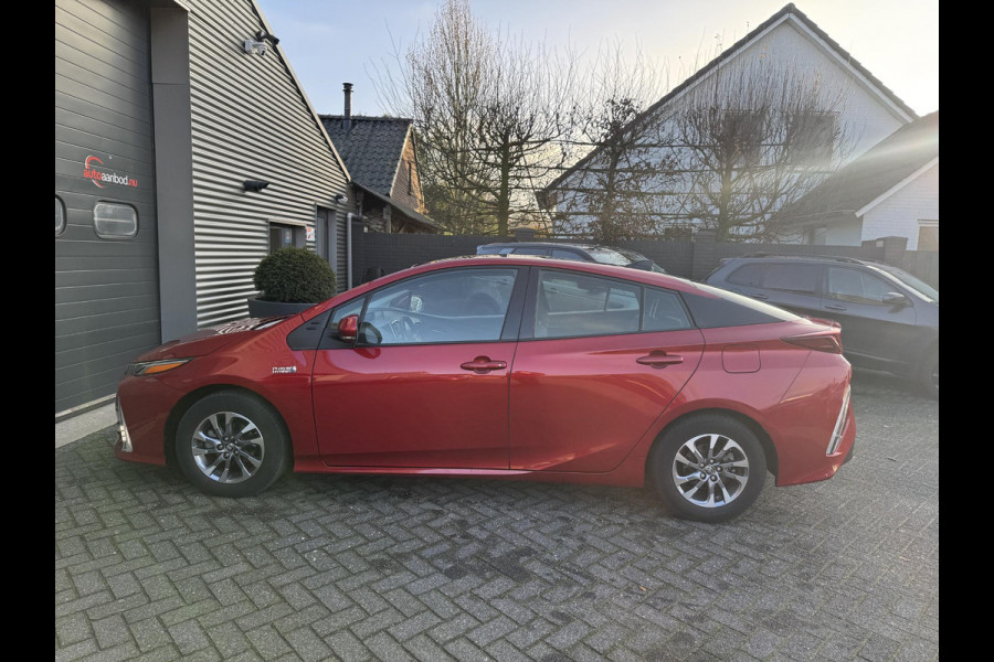 Toyota Prius 1.8 Plug-in Executive | Navigatie | Camera | DAB | Lichtmetalen Velgen |