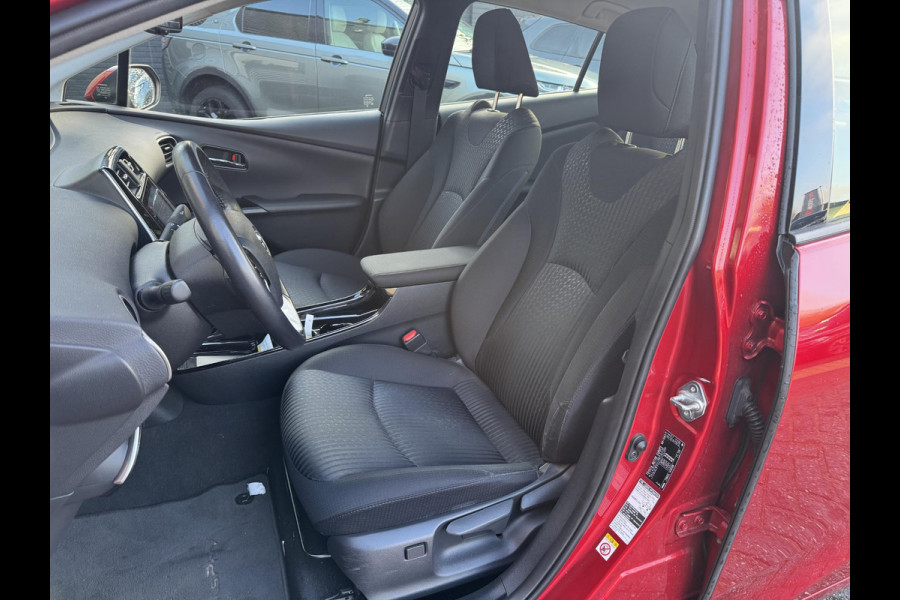 Toyota Prius 1.8 Plug-in Executive | Navigatie | Camera | DAB | Lichtmetalen Velgen |