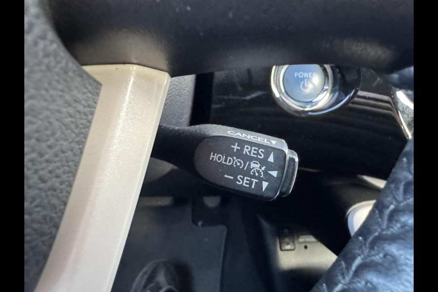 Toyota Prius 1.8 Plug-in Executive | Navigatie | Camera | DAB | Lichtmetalen Velgen |