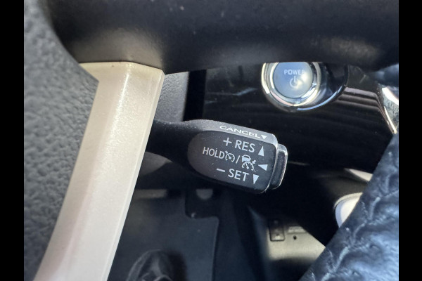 Toyota Prius 1.8 Plug-in Executive | Navigatie | Camera | DAB | Lichtmetalen Velgen |