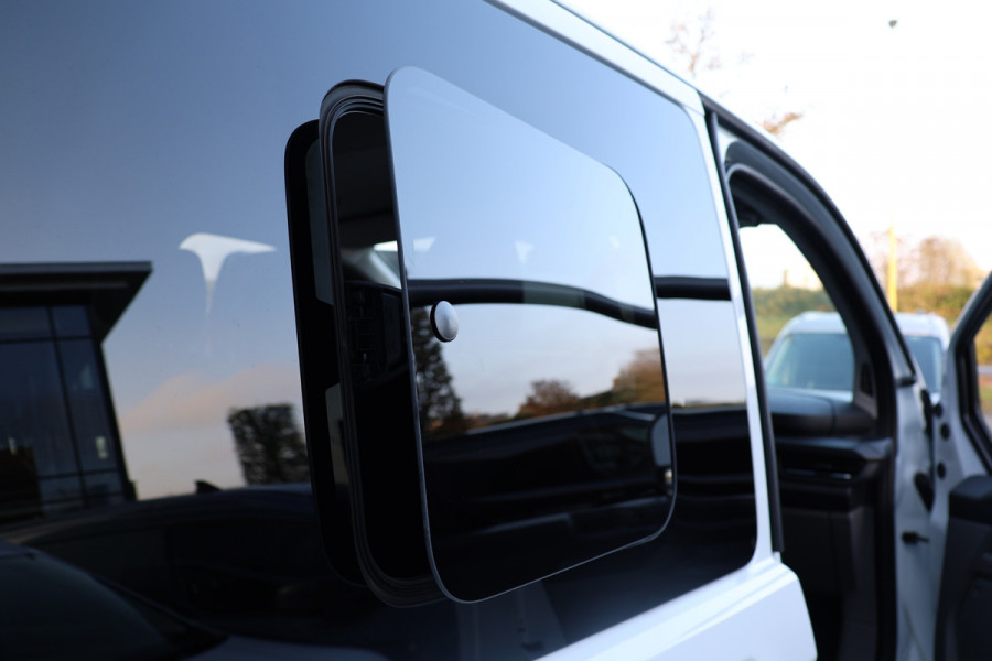 Ford Transit Custom 320 2.0 TDCI L2H1 Limited DC | Dubbel Cabine | ACC | Blind Spot | Navigatie | Camera | CarPlay | Lane Assist | Trekhaak | BPM VRIJ | Verlengde fabrieksgarantie tot 12-2029 | 5-Zitter