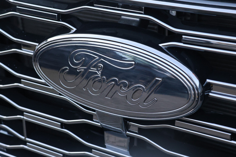 Ford Transit Custom 320 2.0 TDCI L2H1 Limited DC | Dubbel Cabine | ACC | Blind Spot | Navigatie | Camera | CarPlay | Lane Assist | Trekhaak | BPM VRIJ | Verlengde fabrieksgarantie tot 12-2029 | 5-Zitter