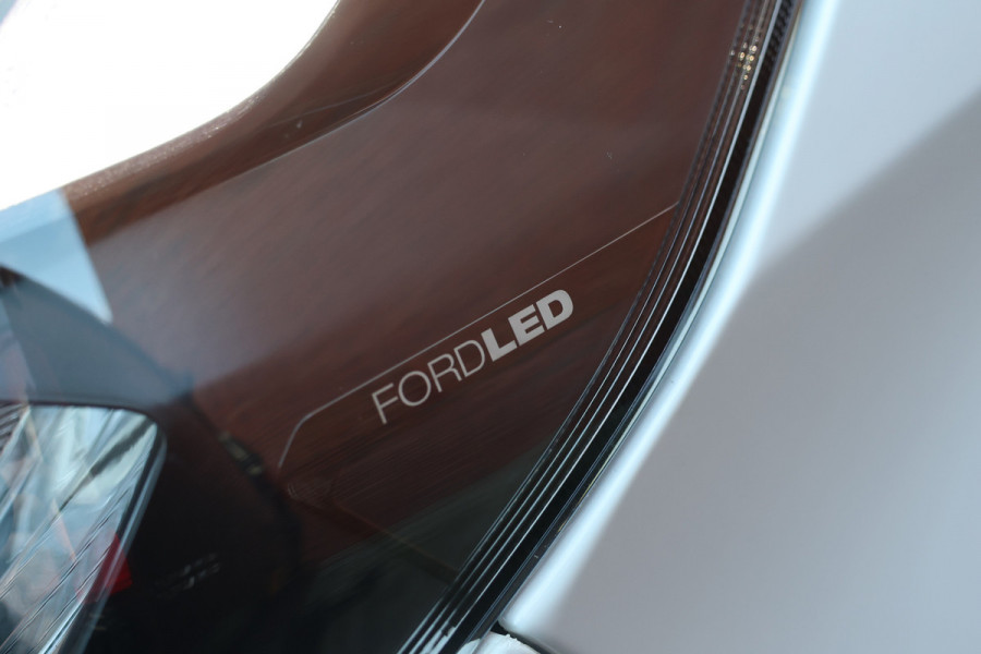 Ford Transit Custom 320 2.0 TDCI L2H1 Limited DC | Dubbel Cabine | ACC | Blind Spot | Navigatie | Camera | CarPlay | Lane Assist | Trekhaak | BPM VRIJ | Verlengde fabrieksgarantie tot 12-2029 | 5-Zitter