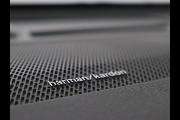 Volvo XC40 1.5 T4 Recharge R Design | Adaptive cruise | Harman/Kardon | Carplay | Navigatie | Keyless | Full LED | Verwarmde voorruit | Parkeerhulp | PHEV | Plug In